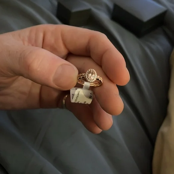 10kt Rose Gold 1/4 CTTW Genuine Diamond & Morganite ring set. - Picture 3 of 5